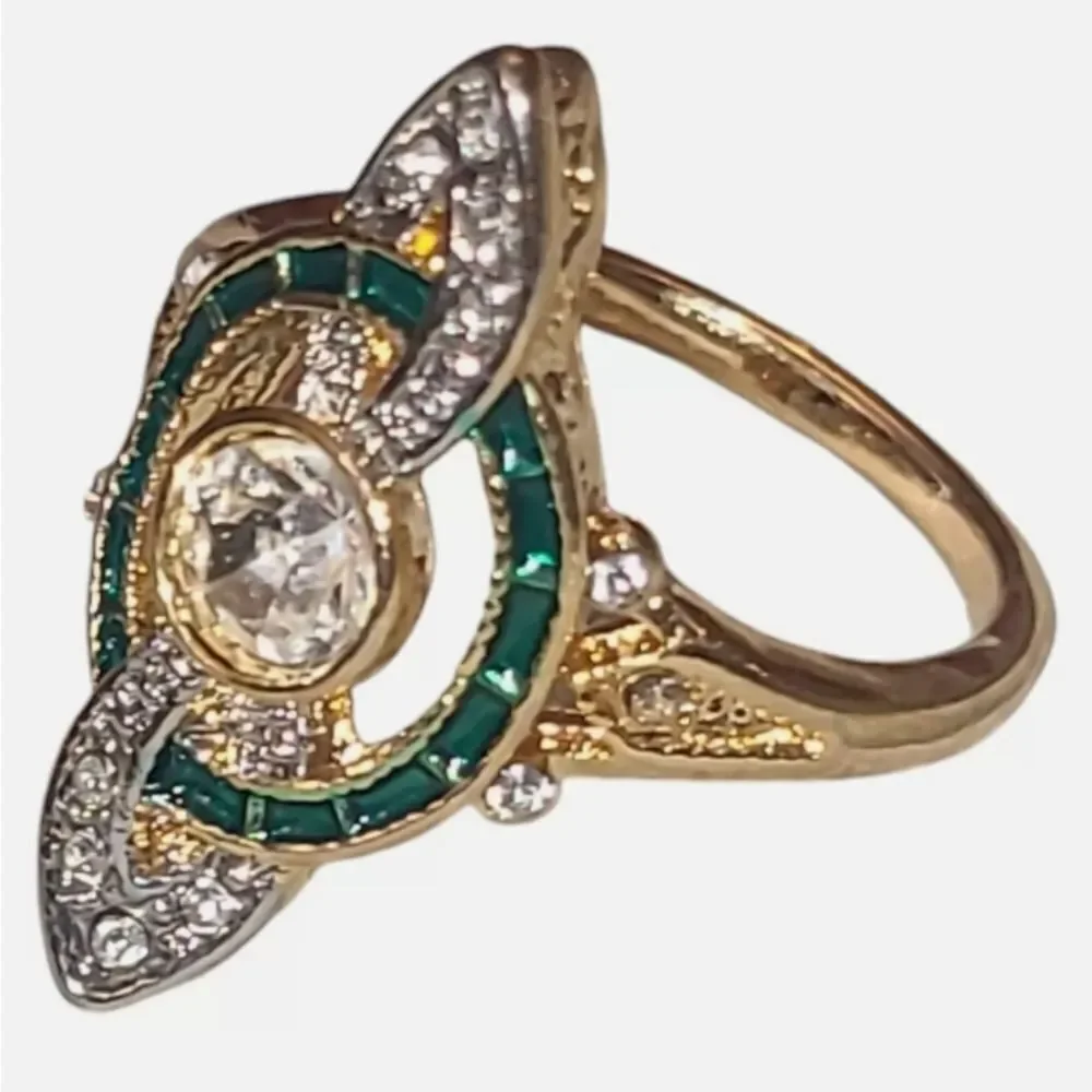Vintage Cubic Zirconia decorative ring sz 9